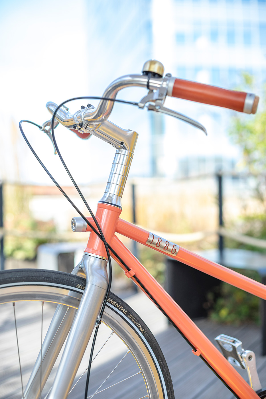 velo-de-ville-1886-Confort-Chic-Orange-sunset-guidon