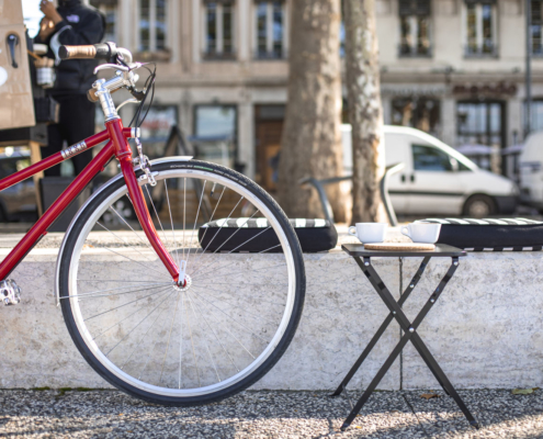 velo-de-ville-Confort-Veloce-Rouge-Rubis-cafe